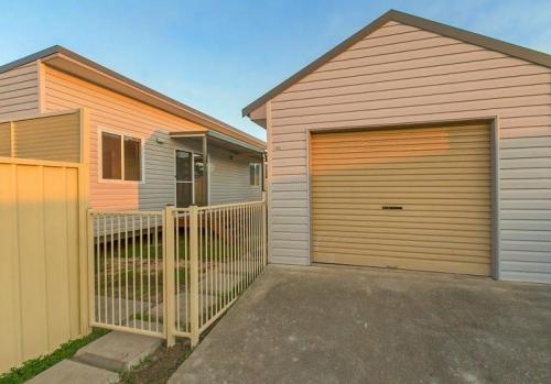 Contemporary Vinyl Clad Three Bedroom Granny Flat